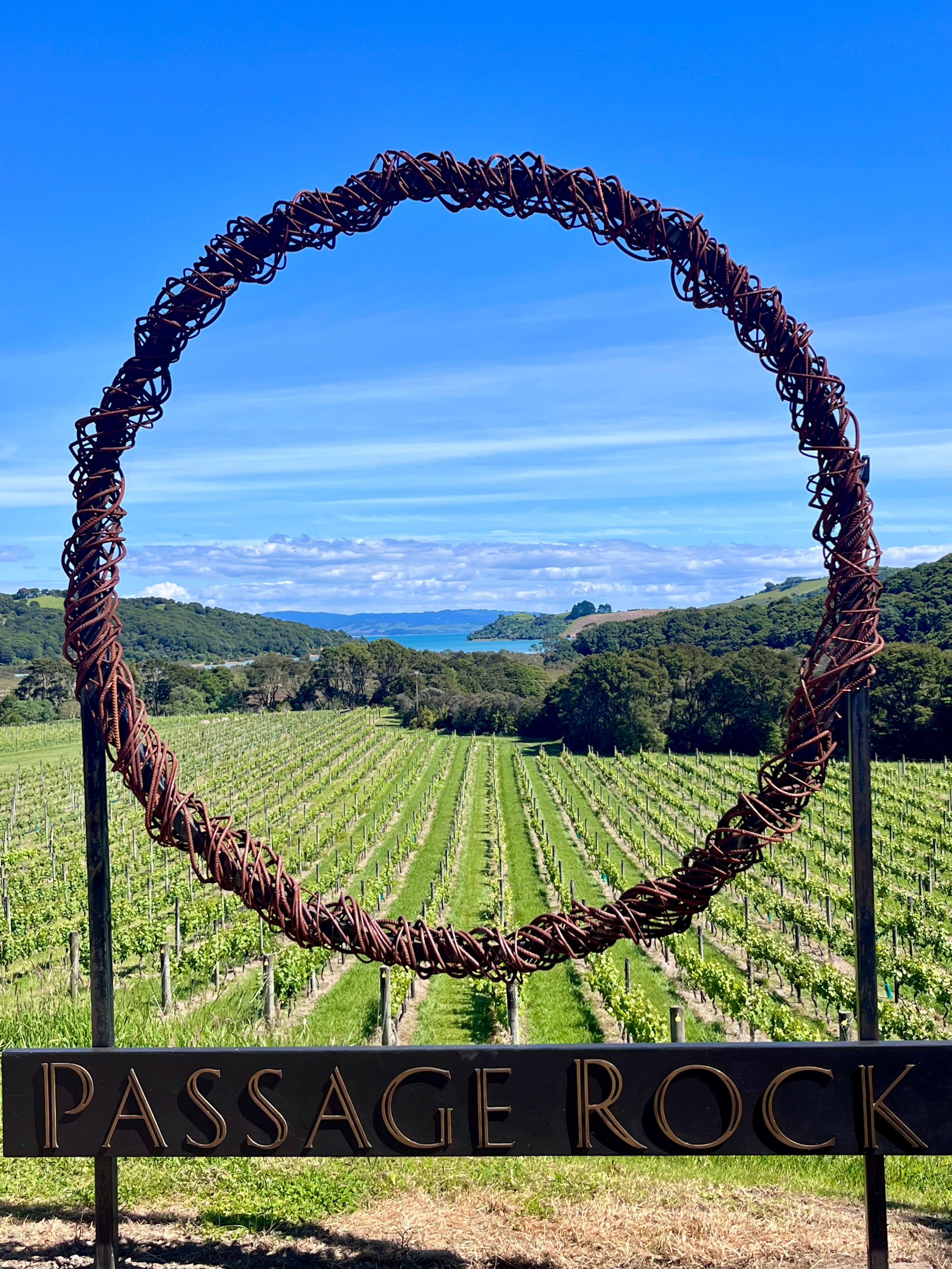 Passage Rock - MOtu Tours